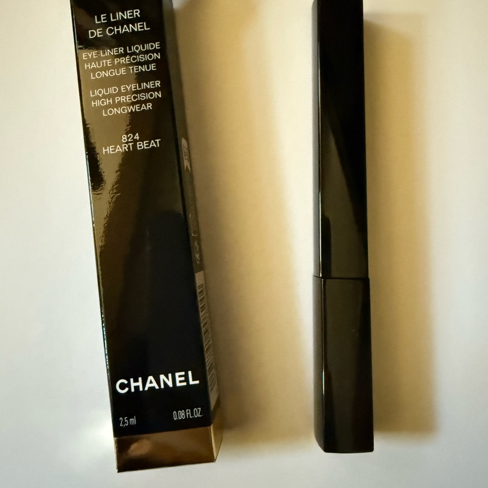 CHANEL Le Liner in Heart Beat red